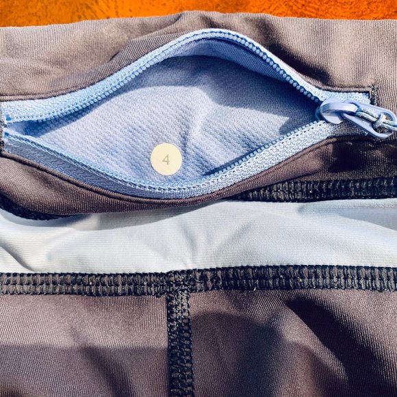 Lululemon Crops-Size 4 - Picture 5 of 5